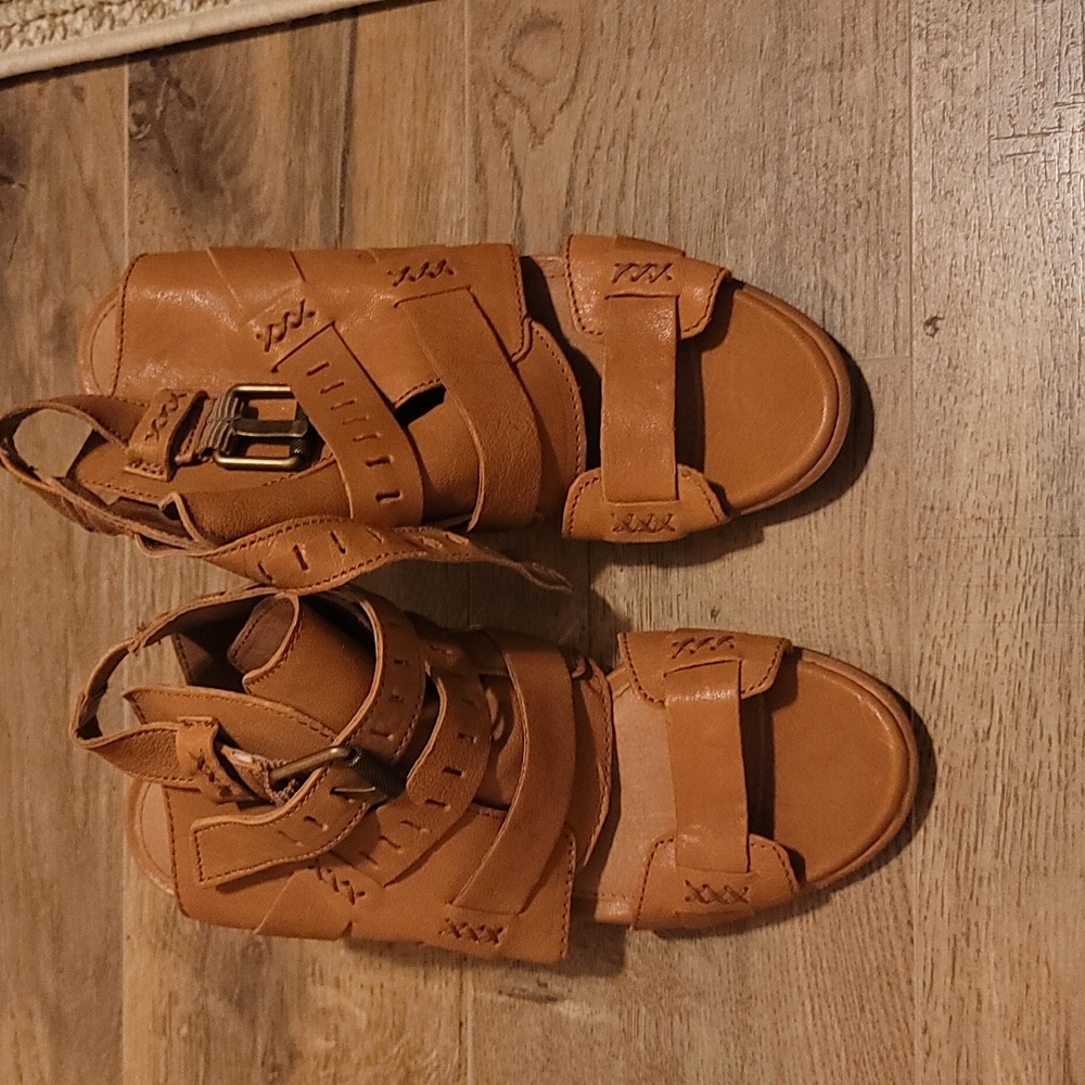 Sorel Tan Nadia Buckle Heel Sandal NWOT Sz 9